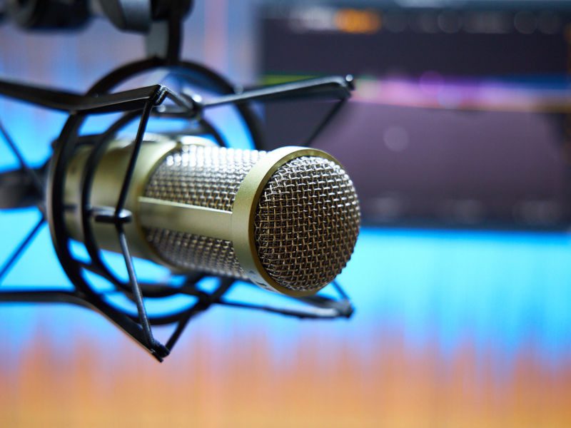 Blogging vs. Podcasting: Which is Better for the Modern Marketer?